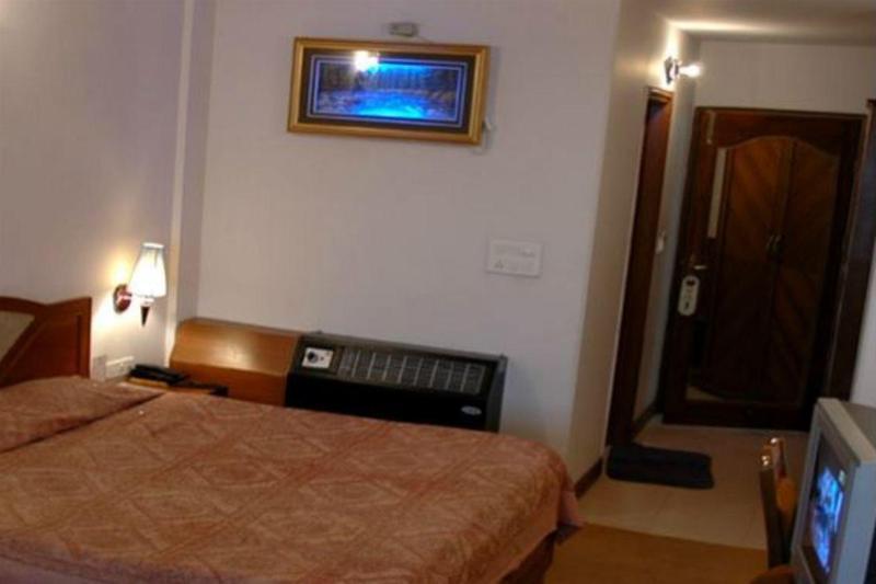 Hotel Silver Rock Mussoorie Exteriör bild