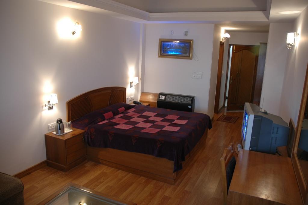 Hotel Silver Rock Mussoorie Exteriör bild
