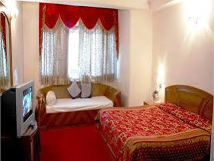 Hotel Silver Rock Mussoorie Exteriör bild